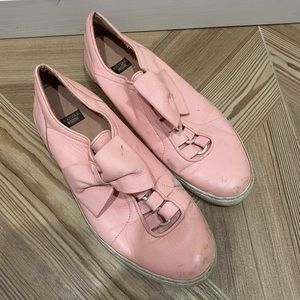 Moschino boutique size 40 pink leather sneakers! Worn but f fixable! Great deal